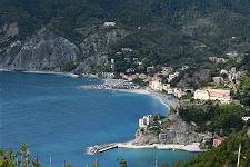 Orte liegen liegen pittoresk auf Felsrcken ...