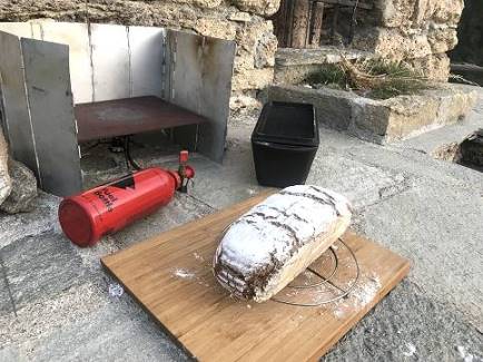 ... werden die Brotvorrte ergnzt ...