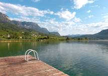 Kalterer See: Traumhafte Umgebung fr Wassersport (Bild: Unsplash.com  Christian Burri CC0 Public Domain) 