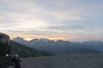 Chaberton ganz links mit knstlich abgeflachtem Gipfel