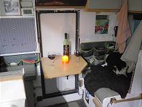 Innen: Wein und Musik ... ;-))