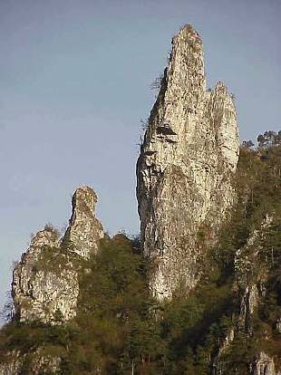 ... und steinerne Wchter beobachten uns ...