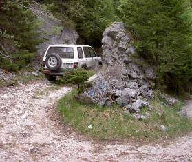 ... mit spitzen Kehren ...