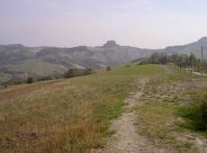Der Burgberg von Canossa ...