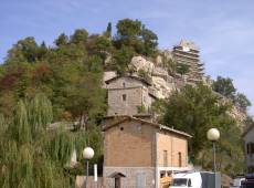 Am Burgberg in Canossa ...