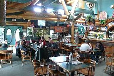 Im Iron Horse Pub in Lone Butte ...