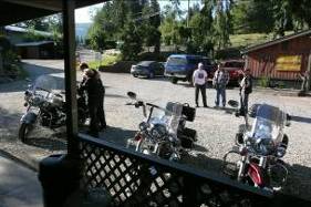 Morgens vor der Blockhtte am White Lake ...