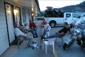 Abendliche Gelassenheit nach gutem Essen und einer Dose Bier ...