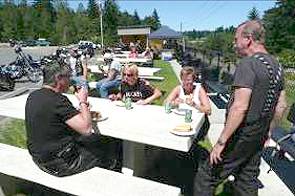 Sonnenschein, Musik und Barbecue helfen ...