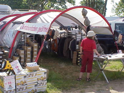 Bei Outdoor-Link: Katharina (die Kleine) hält Standwache ... Bei Outdoor-Link: Katharina (die Kleine) hält Standwache ...