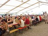 Wie immer gut gefüllt: Das Catering-Zelt ... Wie immer gut gefüllt: Das Catering-Zelt ...