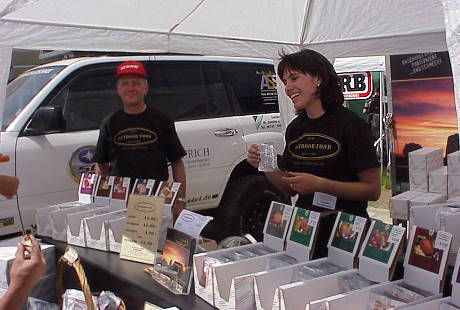 Wieder da: Frau Auernhammer an ihrem Stand ... Wieder da: Frau Auernhammer an ihrem Stand ...