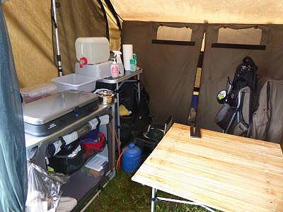 Outdoor-K�che im Zelt