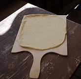 Teig ausgerollt, passende Gre ...