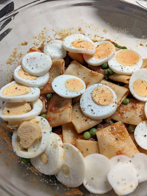 ... Erbsen und Eier dazu ... Erbsen und Eier dazu