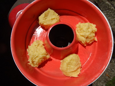 ... kleine, unscheinbare Brandteighäufchen ... ... kleine, unscheinbare Brandteighäufchen ...