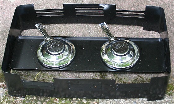 ... mit zugehrigen zwei Rechauds