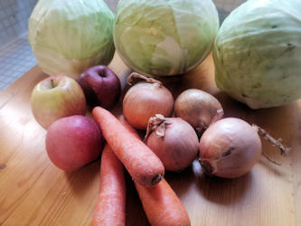 Ausgangsprodukte für unser Sauerkraut ... Ausgangsprodukte für unser Sauerkraut ...