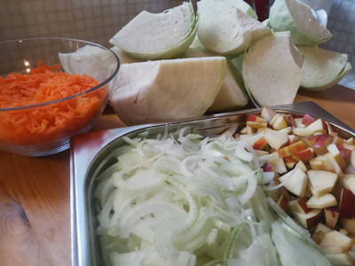 ... und alles fein zurecht geschnitten ... ... und alles fein zurecht geschnitten ...