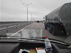 Militär auf der Autobahn