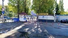 Auch Busstationen werden berwacht ...