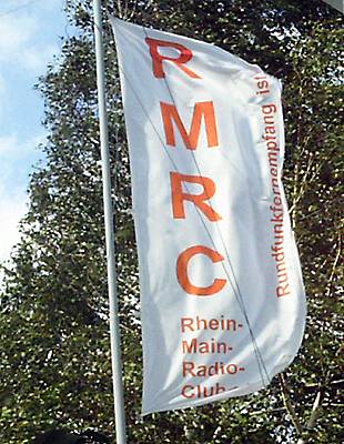 Die Vereinsfahne ...