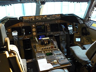Ein Hauch aus vergangener Zeit: Das B 747 Cockpit
