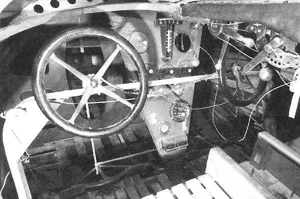 Offenes Cockpit, drftige Armaturen ...