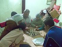 Tioughza (2): Schachunterricht beim Jugendclub