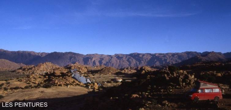 Felsmalereien verschnern den Talkessel ...