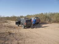 Ein wenig verfahren: Feld von Struchern, Spuren, weichem Sand ...