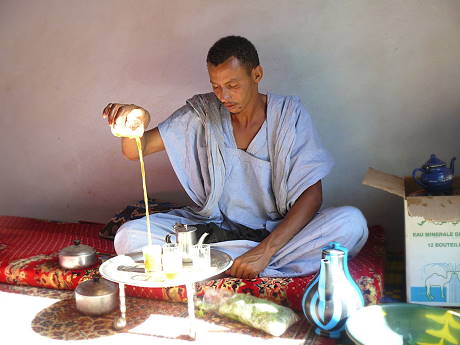 Tee als Zeichen der Gastfreundschaft ...