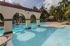 Genug Pool fr zwei Personen ...