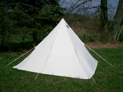 Das Pyramidenzelt "Cheops" ...