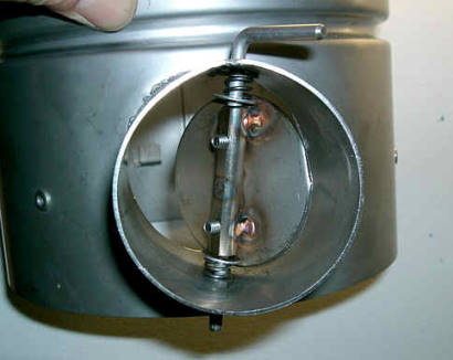 Die verstellbare Klappe im Abgasrohrstutzen