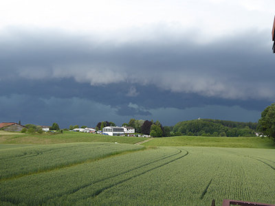 Cumulonimbus pannus (zerfetzte Unterwolken)