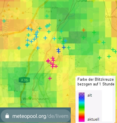 Blitze als kleine Kreuze ...