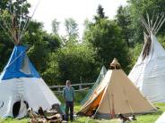 Zwischen Indianertipis gehts auch ... ;-)) ...