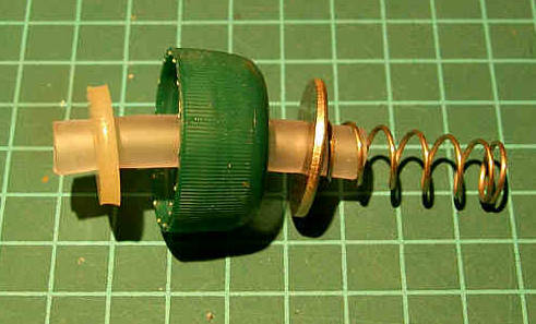 Einzelteile in der Reihenfolge der Montage