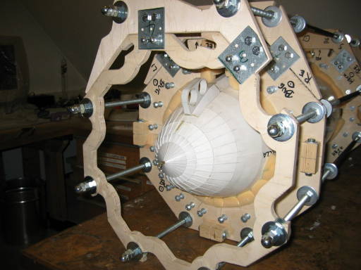 "Leichter als Luft"-Traum im Kfig: Ein "Carlibauer" fr Profis ...