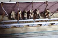 Zum genaueren Hinsehen: Regale im Inneren der Halle ...