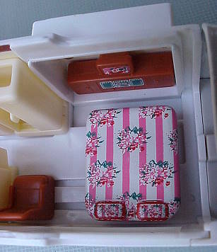 ... auch nicht der Fernseher vor dem Himmelbett ...