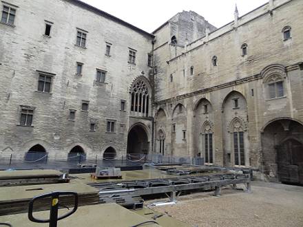 Bauarbeiten: Audienzplatz mit dem "Fentre des Indulgences" (Neuer Palast)