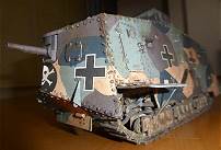 Vorne 5,7 cm Kanone, Bodenschutz und Abschlepphaken Vorne 5,7 cm Kanone, Bodenschutz und Abschlepphaken