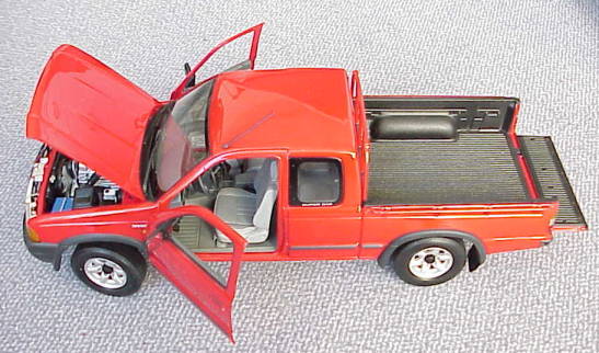 Die Heckklappe lsst sich natrlich auch ffnen ...