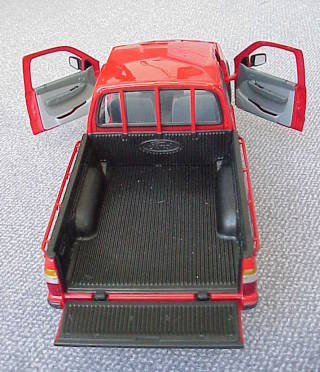 Muss fr den Explorer weg: Laderaumwanne und berrollbgel ...