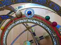 Sonne und Planeten auf der Ekliptik: Dem Saturn wurde noch ein Ring spendiert ... Sonne und Planeten auf der Ekliptik: Dem Saturn wurde noch ein Ring spendiert ...