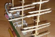 Gegensatz zum Original: Gereffte Segel ...