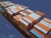 2. Generation: 12 Container nebeneinander an Deck ...