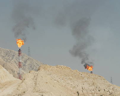 Brennende Gasfackeln ...